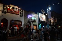 6th Streetの様子。