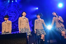 左から大賀咲希、磯野莉音。山出愛子、岡田愛。