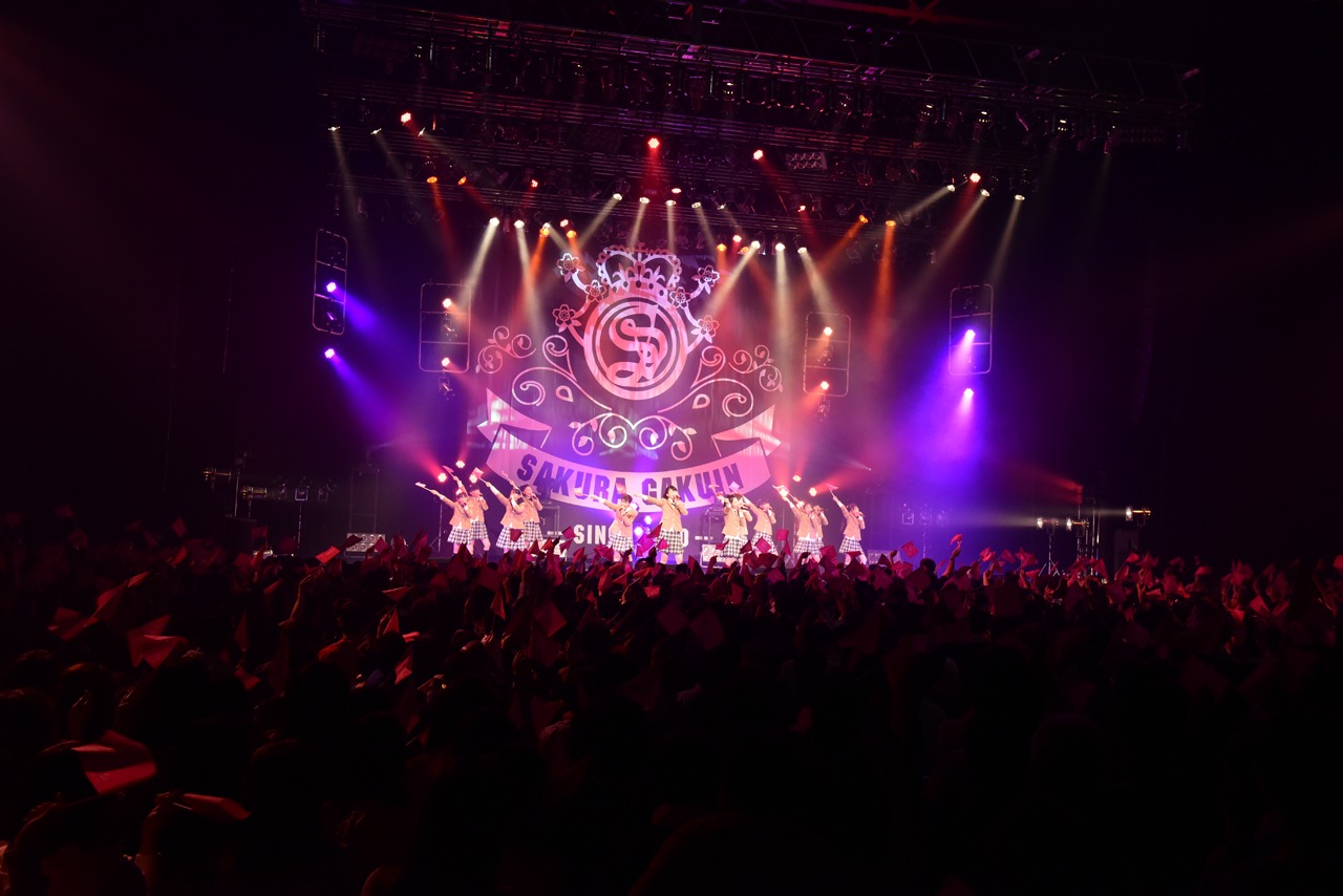 さくら学院「The Road to Graduation 2015 ～放課後アンソロジー レッツ スタンディング～」の様子。