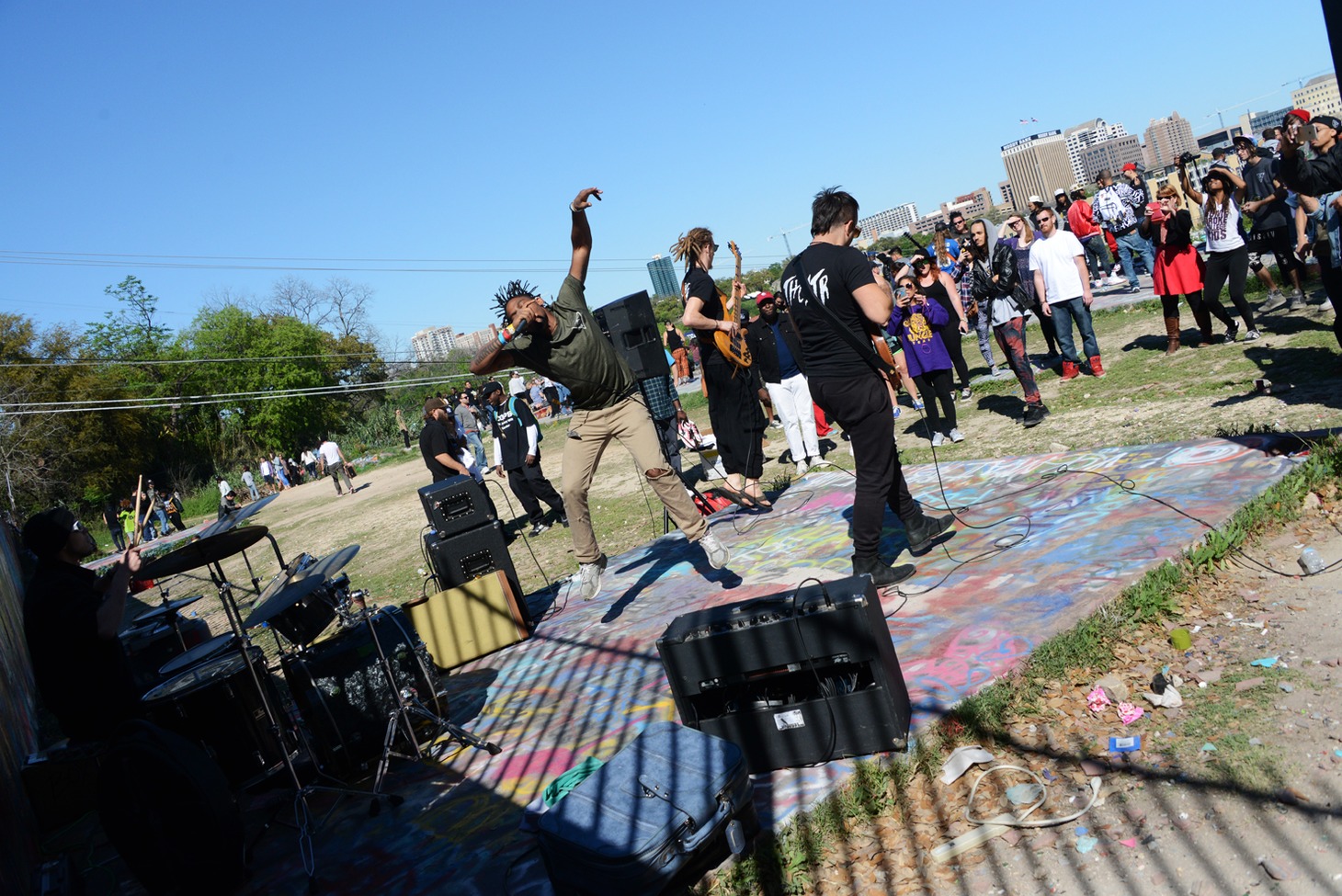Hope Outdoor Galleryでのライブの様子。