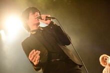 アヴちゃん（Vo / 女王蜂）（撮影：釘野孝宏）