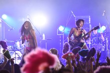 ベッド・イン（撮影：釘野孝宏）