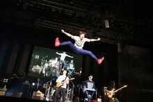 キュウソネコカミ「DMCC REAL ONEMAN TOUR -EXTRA!!!-」千葉・幕張イベントホール公演の様子。（Photo by Viola Kam [V'z Twinkle Photography]）