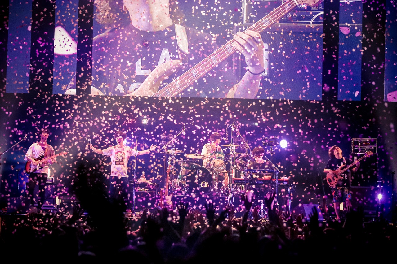 「春になっても」を演奏するキュウソネコカミ。（Photo by Viola Kam [V'z Twinkle Photography]）