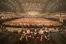キュウソネコカミ「DMCC REAL ONEMAN TOUR -EXTRA!!!-」千葉・幕張イベントホール公演の様子。（撮影：丹部美咲）