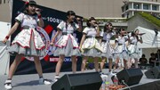 ばってん少女隊「メジャーデビューが決まってもバッテンばっか、それって伸び白ですねぇ！ツアー」福岡・ヤフオク!ドーム敷地内公演の様子。