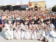 ばってん少女隊「メジャーデビューが決まってもバッテンばっか、それって伸び白ですねぇ！ツアー」福岡・ヤフオク!ドーム敷地内公演の様子。