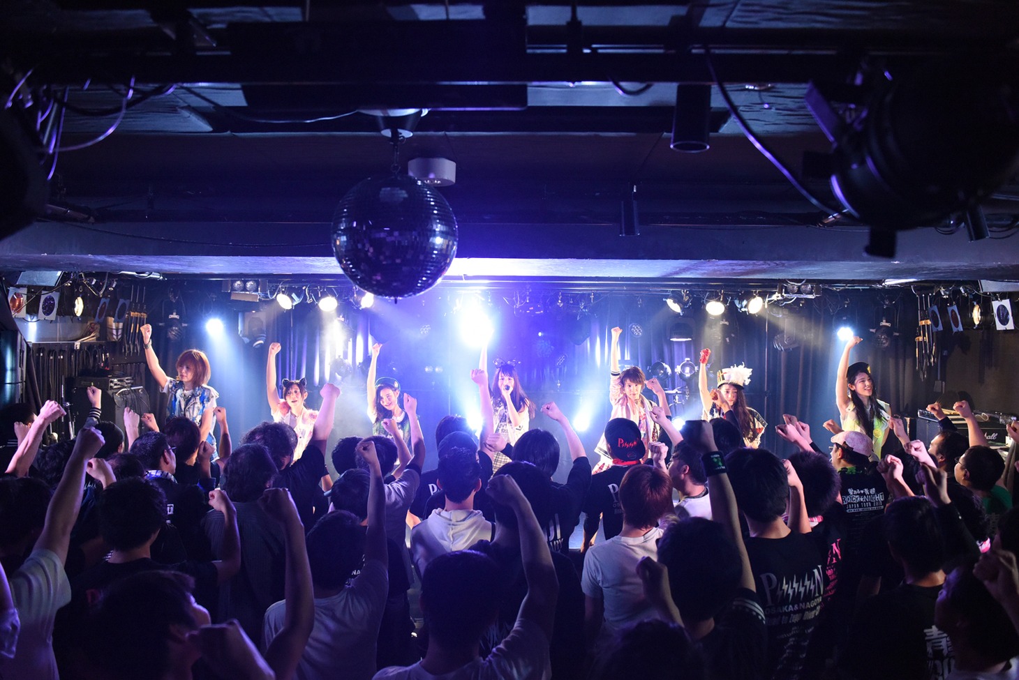 「PiiiiiiiN 3カ月連続出張定期公演 ～Road to Zepp DiverCity～」大阪公演の様子。