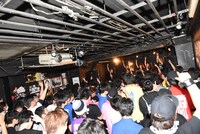 「PiiiiiiiN 3カ月連続出張定期公演 ～Road to Zepp DiverCity～」名古屋公演の様子。