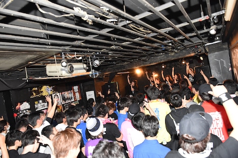 「PiiiiiiiN 3カ月連続出張定期公演 ～Road to Zepp DiverCity～」名古屋公演の様子。