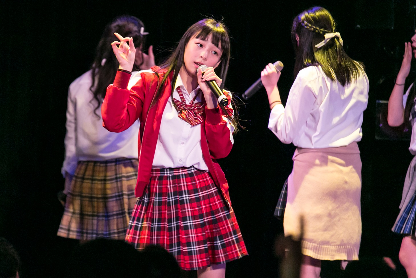 神宿定期公演「神が宿る場所～卒業式スペシャル～」の様子。（撮影:藤巻祐介）