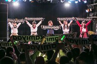 神宿定期公演「神が宿る場所～卒業式スペシャル～」の様子。（撮影:藤巻祐介）