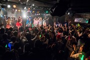 夢みるアドレセンス、バンドじゃないもん！によるコラボライブの様子。（撮影：稲垣謙一）