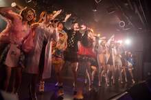 夢みるアドレセンス、バンドじゃないもん！によるコラボライブの様子。（撮影：稲垣謙一）