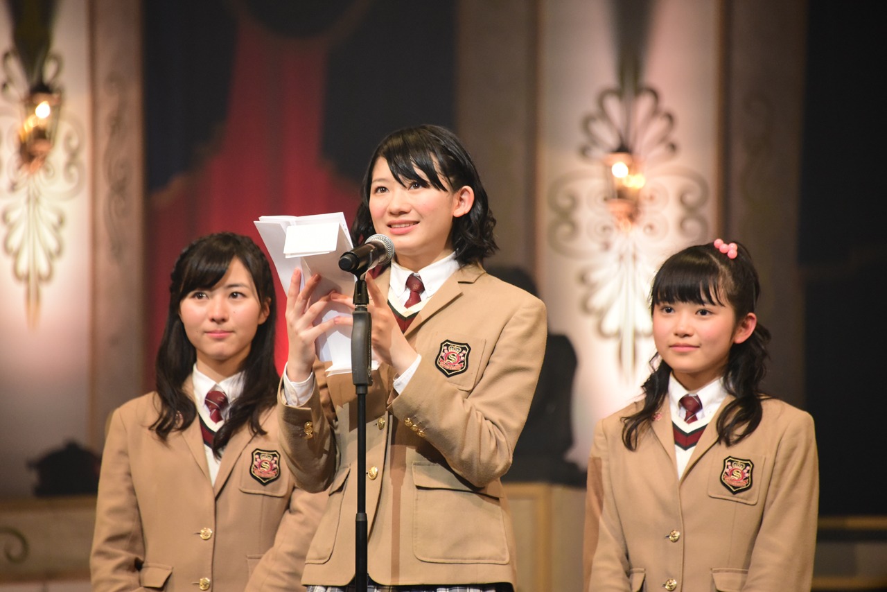 左から白井沙樹、磯野莉音、大賀咲希。