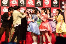 乾杯する神聖かまってちゃんとチームしゃちほこ。