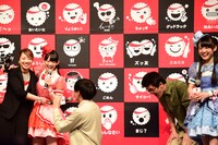 落胆するの子（中央）。