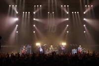 「FLOW LIVE TOUR 2016『#10』」ツアーファイナル公演の様子。（写真提供：アミューズ）