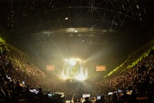 [Alexandros]のライブの様子。