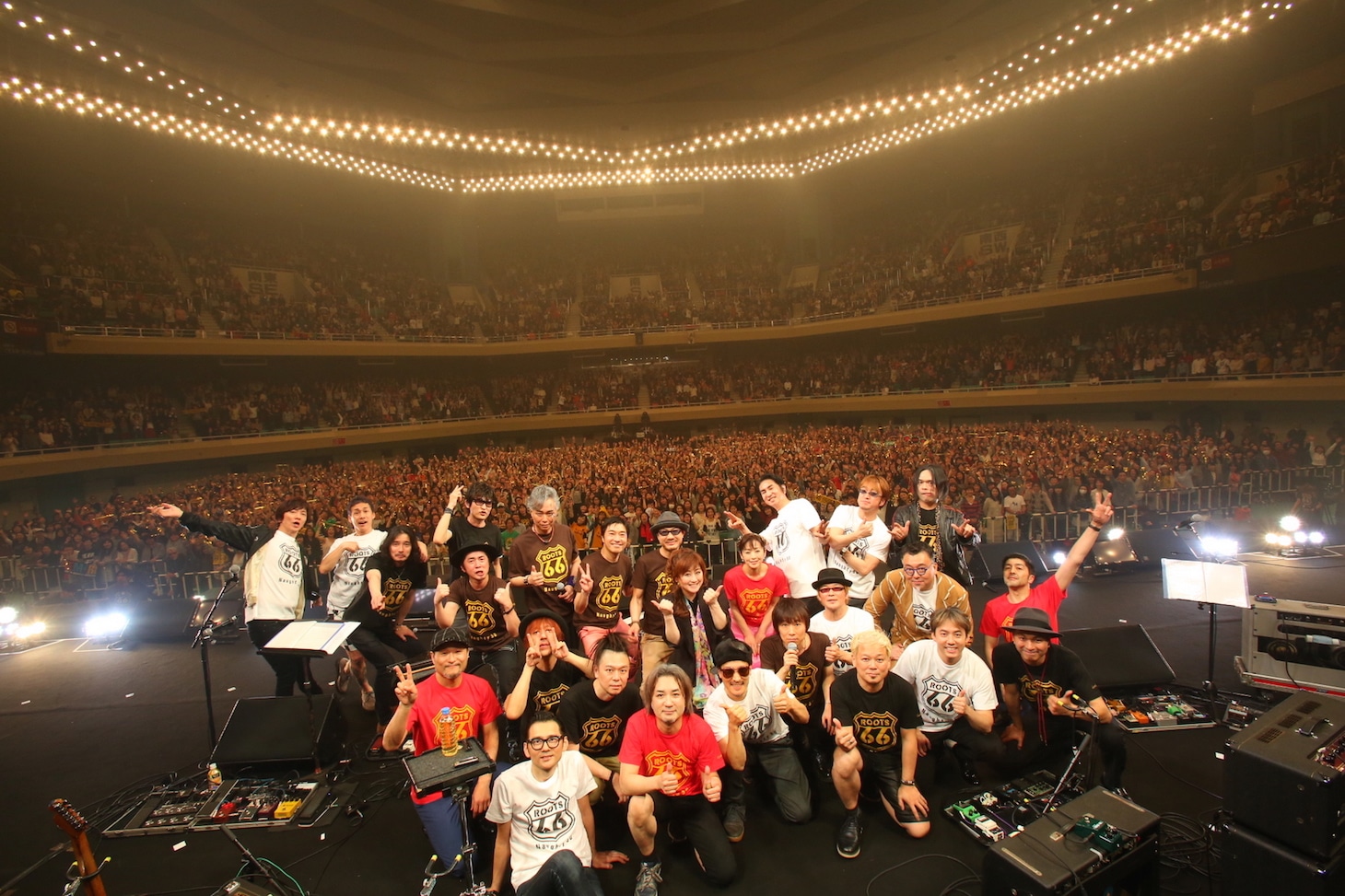 「FM COCOLO Presents『ROOTS66-Naughty50-』」東京・日本武道館公演の様子。（撮影：三浦麻旅子）