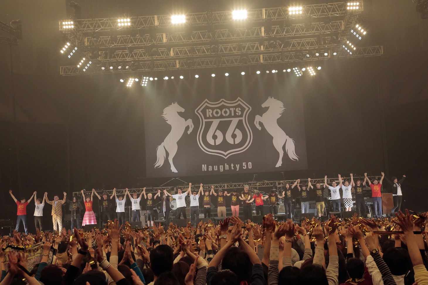 「FM COCOLO Presents『ROOTS66-Naughty50-』」東京・日本武道館公演の様子。（撮影：三浦麻旅子）