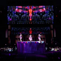 「純愛のクレッシェンド」披露時の様子。