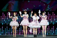 「ガラスのI LOVE YOU」披露時の様子。