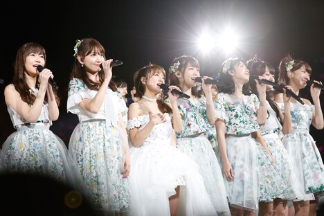 「桜の花びらたち」披露時の様子。