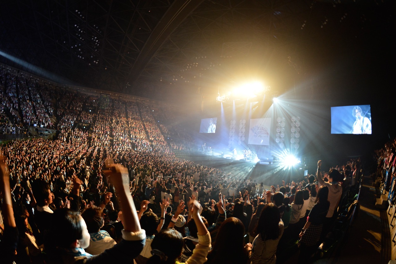 BLUE ENCOUNTのライブの様子。