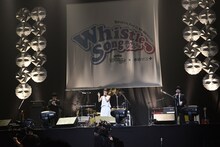 左よりあしざわ教頭、橋本奈々未（乃木坂46）、とーやま校長。