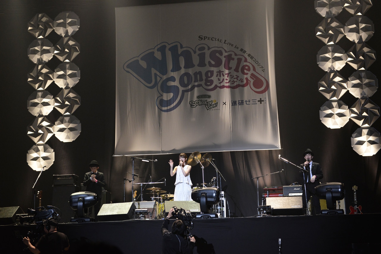 左よりあしざわ教頭、橋本奈々未（乃木坂46）、とーやま校長。