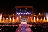 「RIVER」披露時の様子。