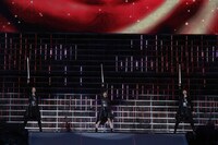 「愛しさのアクセル」披露時の様子。