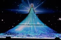 「背中言葉」披露時の様子。