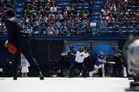 「第1回AKB48グループ東西対抗歌合戦」の様子。