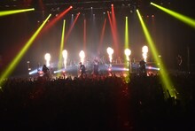 lynch.「TOUR'15『DARK DARKER DARKNESS』」の様子。（提供：キングレコード）