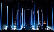 lynch.「TOUR'15『DARK DARKER DARKNESS』」の様子。（提供：キングレコード）