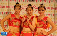 須田亜香里（写真中央）(c) TBS