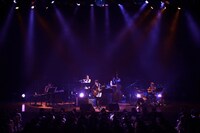 AKIHIDE「AKIHIDE Live Tour 2016 “桜の森の満開の下で”」東京・日本橋三井ホール公演の様子。