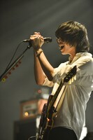 カナタタケヒロ（Vo, G）（撮影：橋本塁）