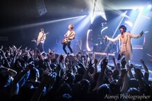 SPYAIRのパリワンマンライブの様子。