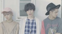 XOX「Ex SUMMER」MVのワンシーン。