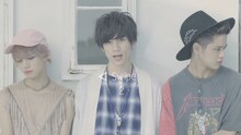 XOX「Ex SUMMER」MVのワンシーン。