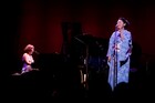 40周年の矢野顕子、石川さゆりと観客圧倒した「ふたりでジャンボリー」初日