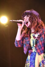 牧野由依「Yui Makino 30 Selection」の様子。