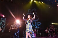 牧野由依「Yui Makino 30 Selection」の様子。