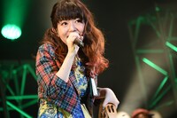 牧野由依「Yui Makino 30 Selection」の様子。