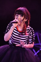 牧野由依「Yui Makino 30 Selection」の様子。