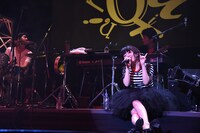 牧野由依「Yui Makino 30 Selection」の様子。