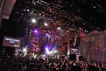 牧野由依「Yui Makino 30 Selection」の様子。